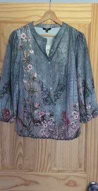 Shall Me Women's Gray Floral Button-Front Blouse with Pink Accents
